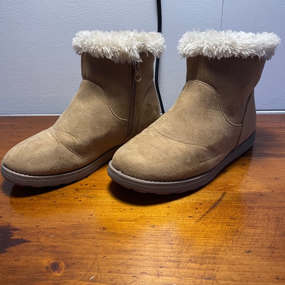Cat & Jack Other - Heavy Fur Tan Boots